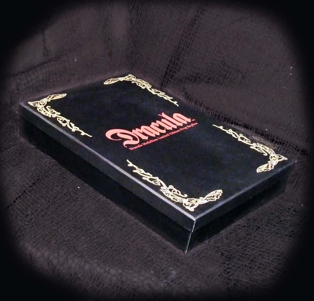 Um Medallion Of Dracula Ltd Ed Prop Rep - immagine 6